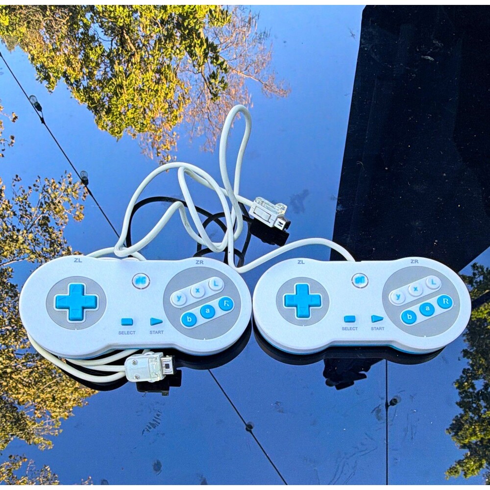 dreamGEAR Classic Pad Wired Controller Nintendo Wii White/Blue pair of 2